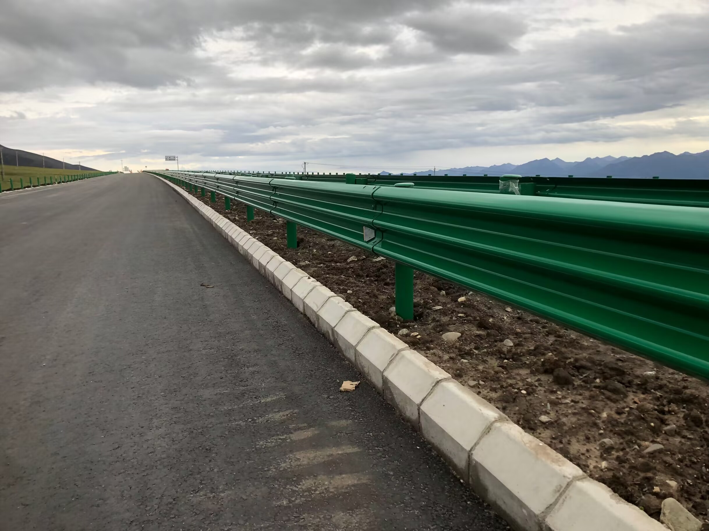 铁岭市乡村公路波形护栏防撞波形护栏 - 排名